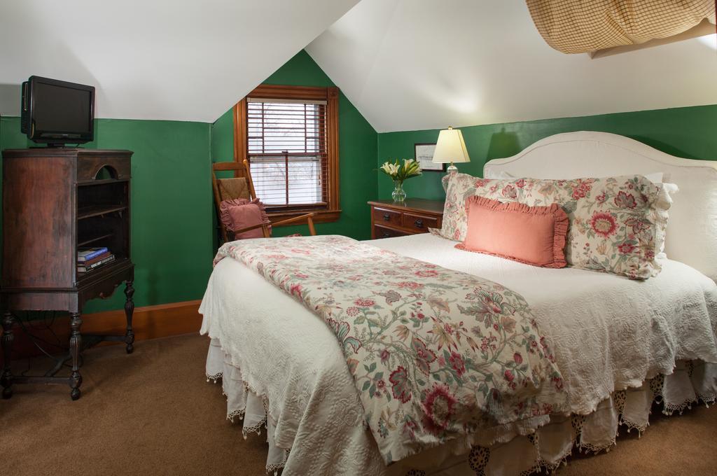 Lang House On Main Street Bed & Breakfast Burlington Eksteriør bilde