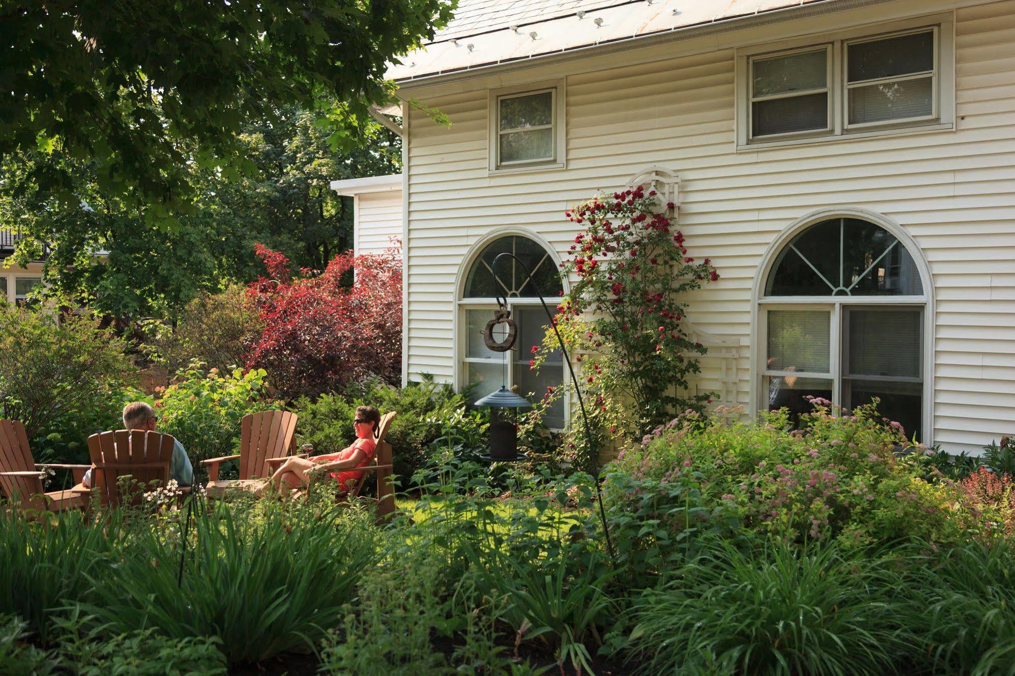 Lang House On Main Street Bed & Breakfast Burlington Eksteriør bilde